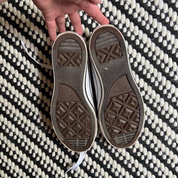 White converse - Picture 4 of 5